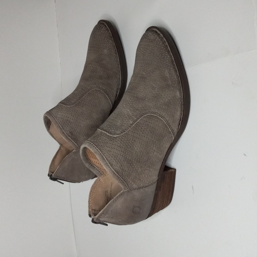 Born Light Taupe Suede Distressed Almond Toe Ankle Boots Sz 9M